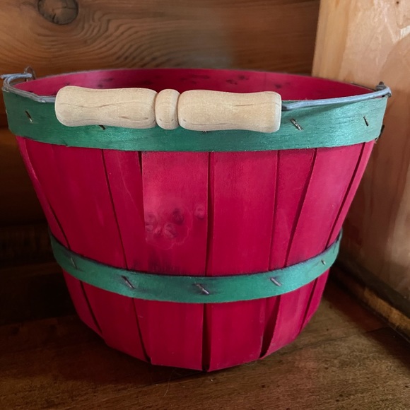 Half Peck Wooden Basket Red Green Christmas - Picture 3 of 7